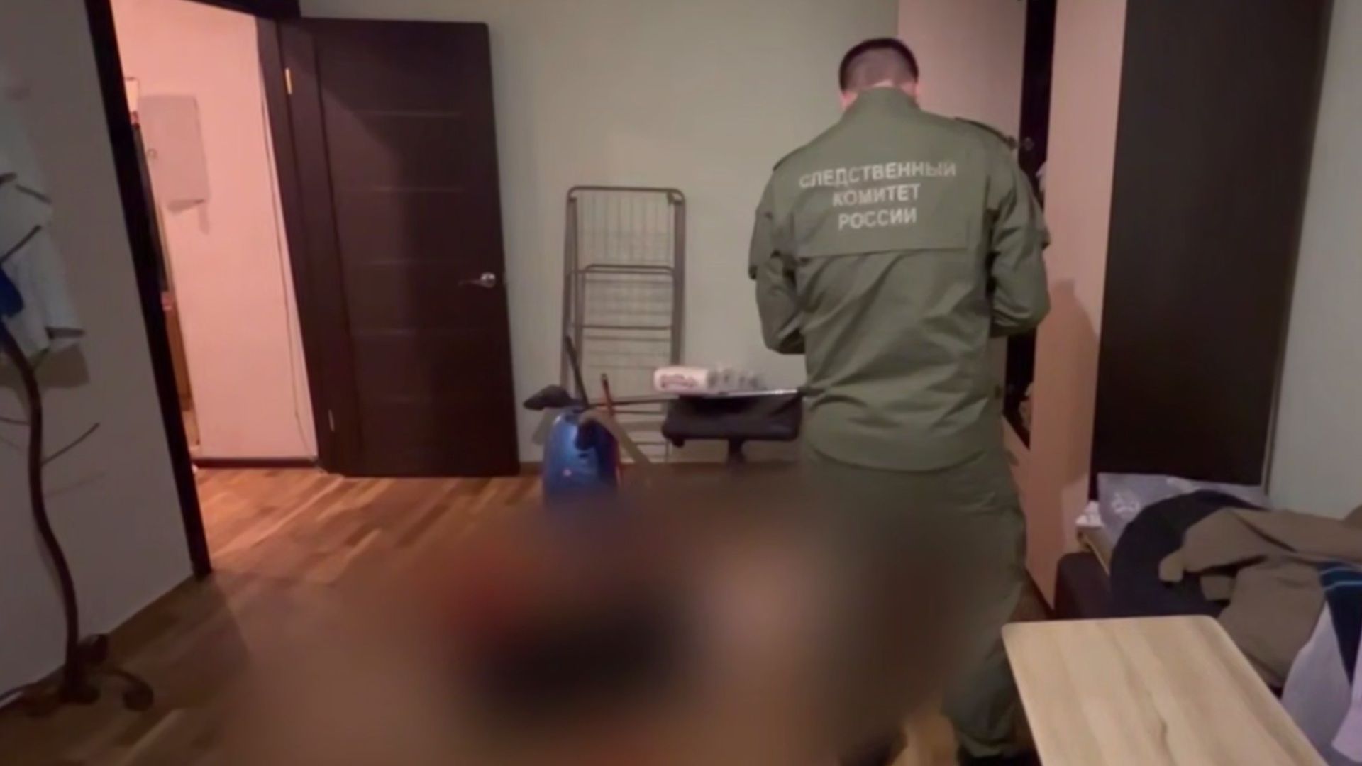 На месте совершения двойного убийства работают следователи