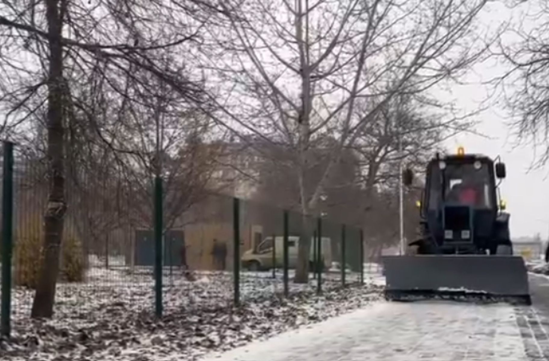 На дороги Белгорода потратят 150 тонн противогололедной смеси за день