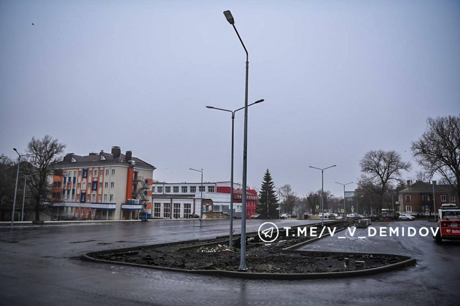 В Белгороде возле Центрального парка построили большую парковку