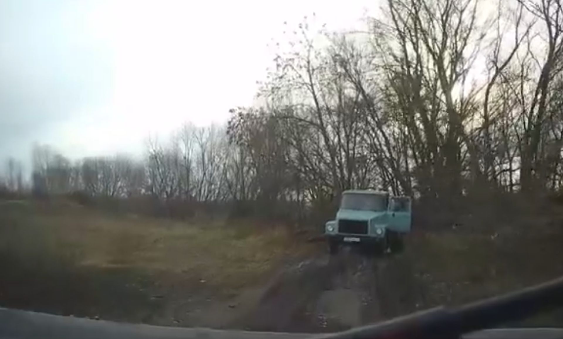 Водителя зловонной машины оштрафовали за слив отходов