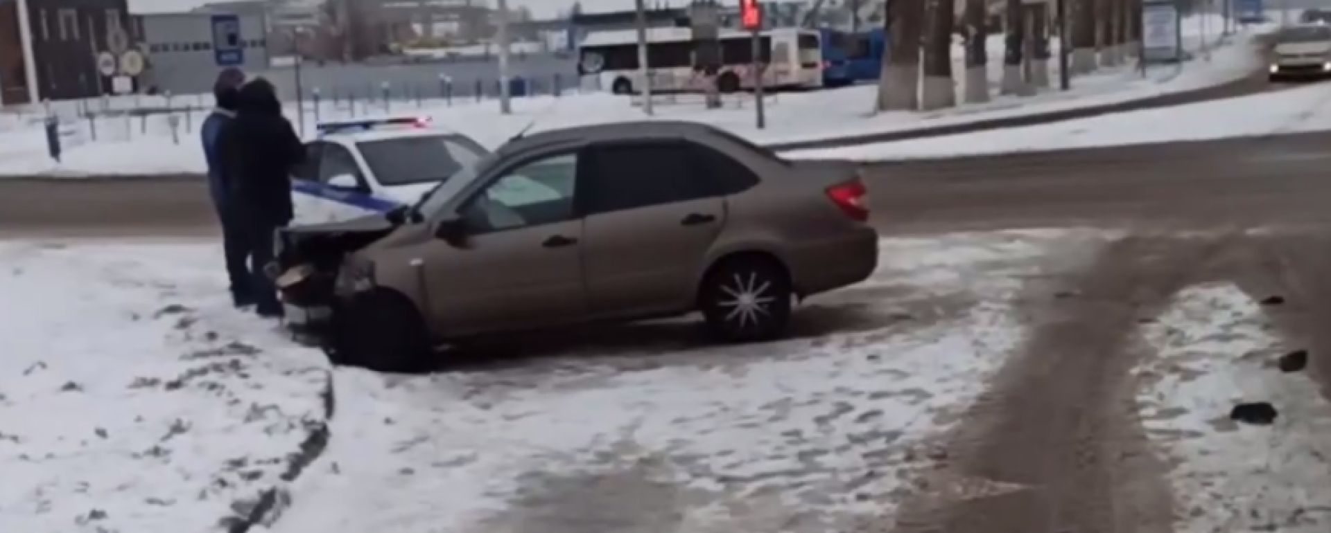 В Северном двое взрослых и двое детей пострадали в массовой аварии