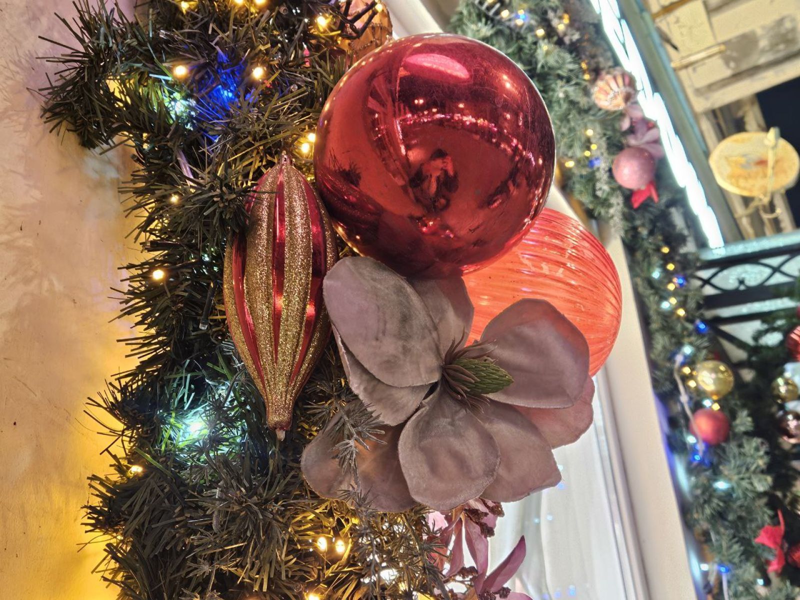 Украшение подъезда к&nbsp;Новому году может обернуться уголовной статьёй