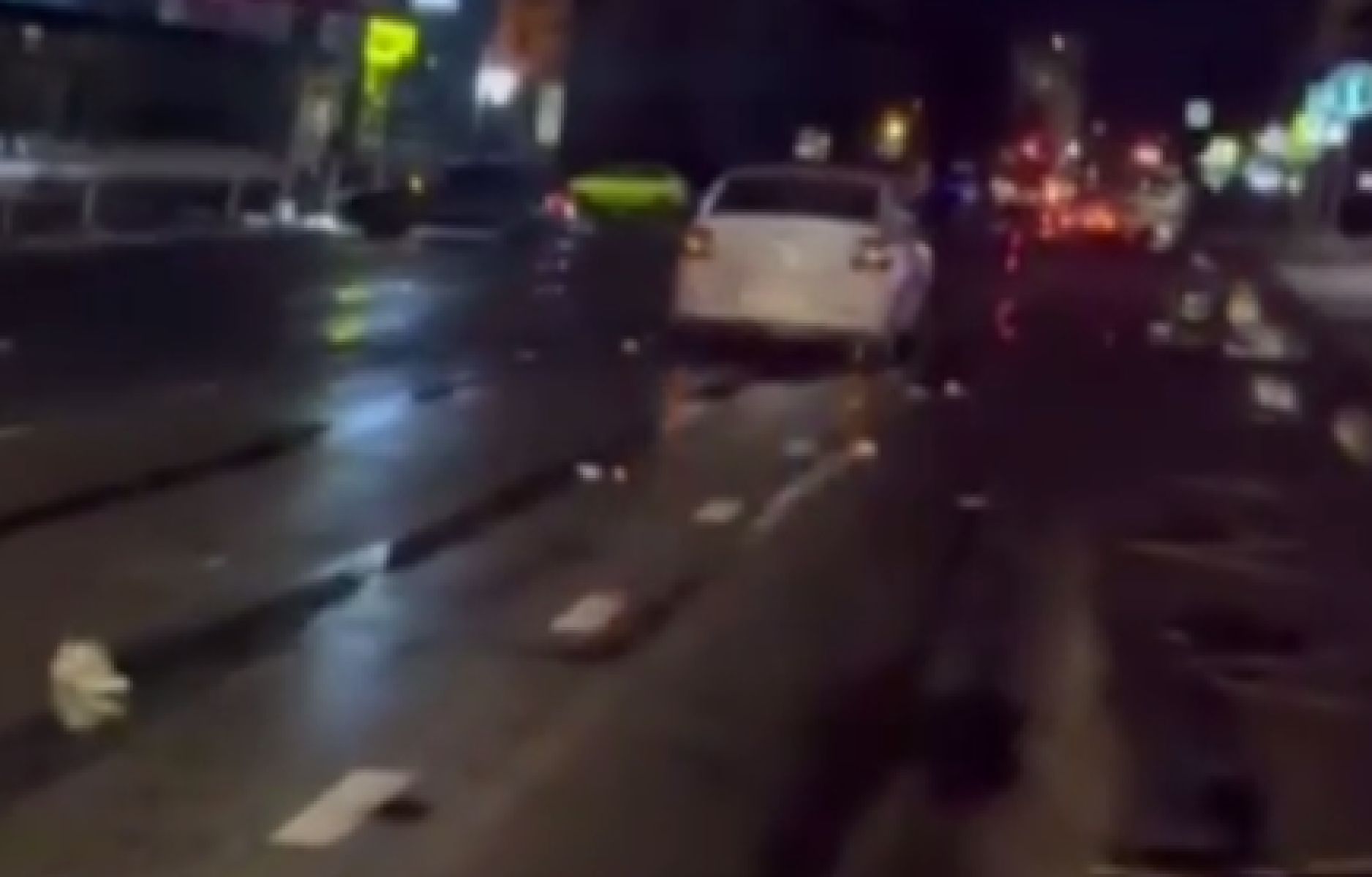 В центре Белгорода пешеход бежал на красный свет и погиб под колесами машины