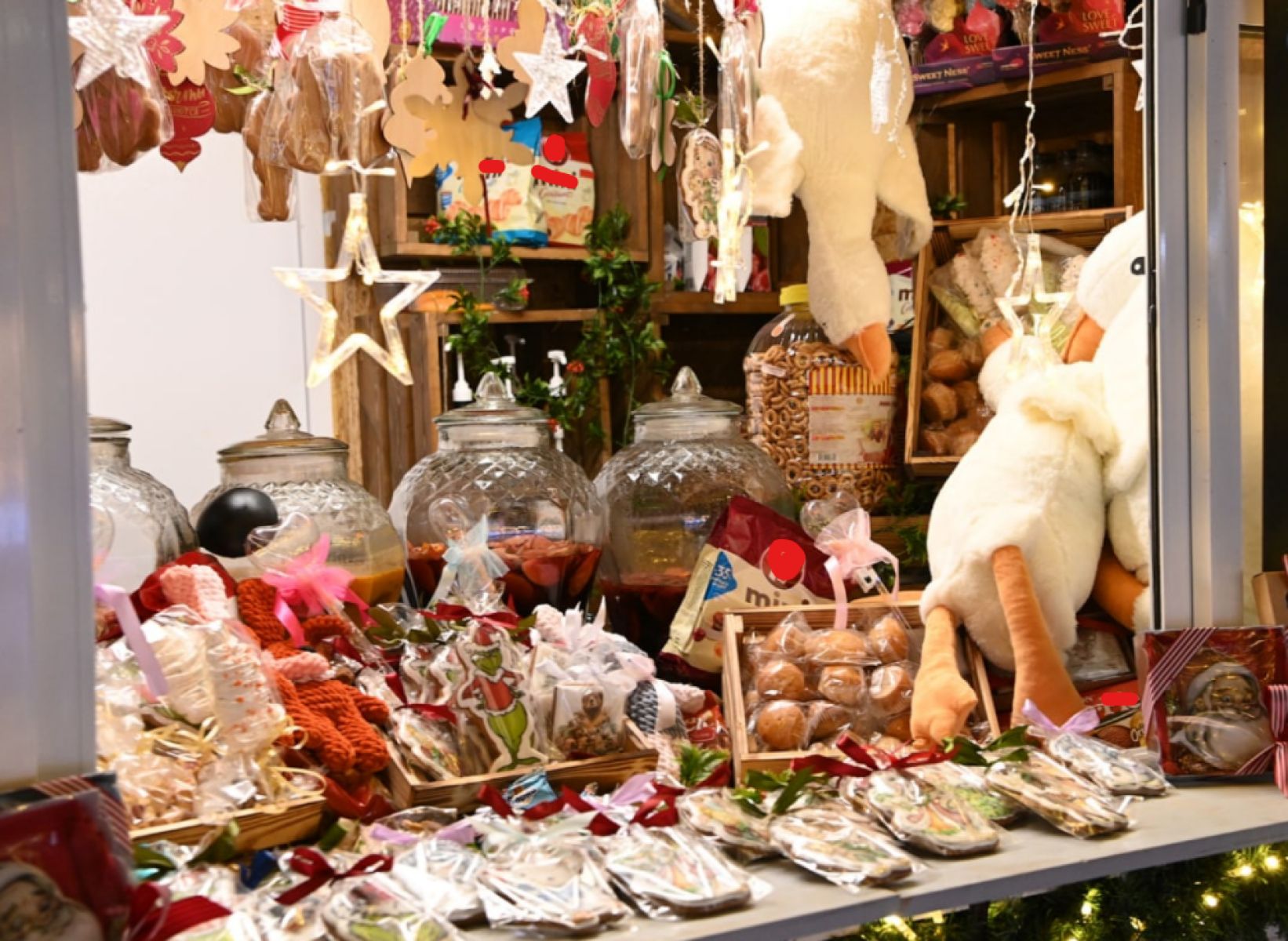 В Белгороде заработали ярмарочные домики на Соборной площади