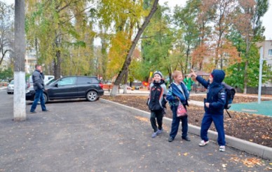 А у нас во дворе есть парковка теперь