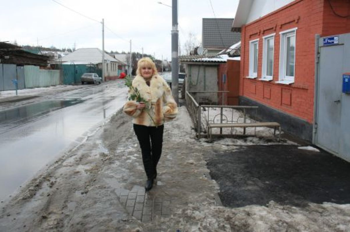 Украшение улицы 8 Марта —­ женщины, идущие по ней