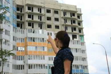 Дом в Строителе, пострадавший от взрыва в феврале, до сих пор восстанавливают
