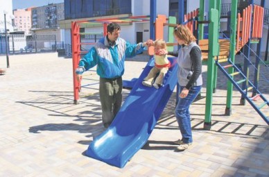 Белгородские дворы начали закатывать в бетон