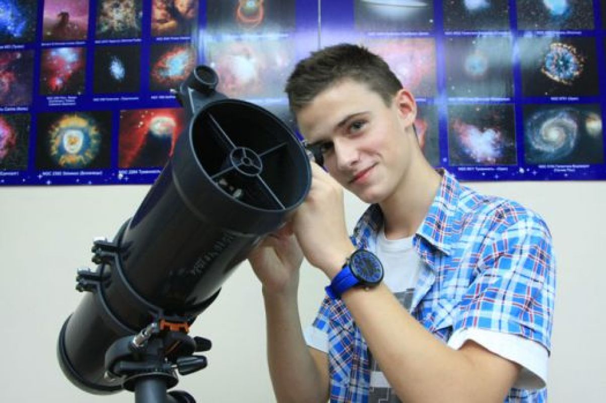 Телескоп Павла делает его ближе к звёздам в 600 раз. Венера и Марс в таком объективе как на ладони