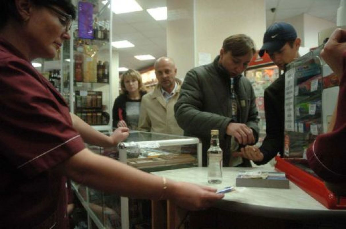 Помимо штрафа нарушителей лишат права стоять за прилавком в течение трёх лет