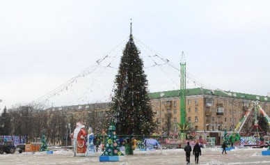 На центральной площади Белгорода установили точно такую же ёлку, как в прошлом г...