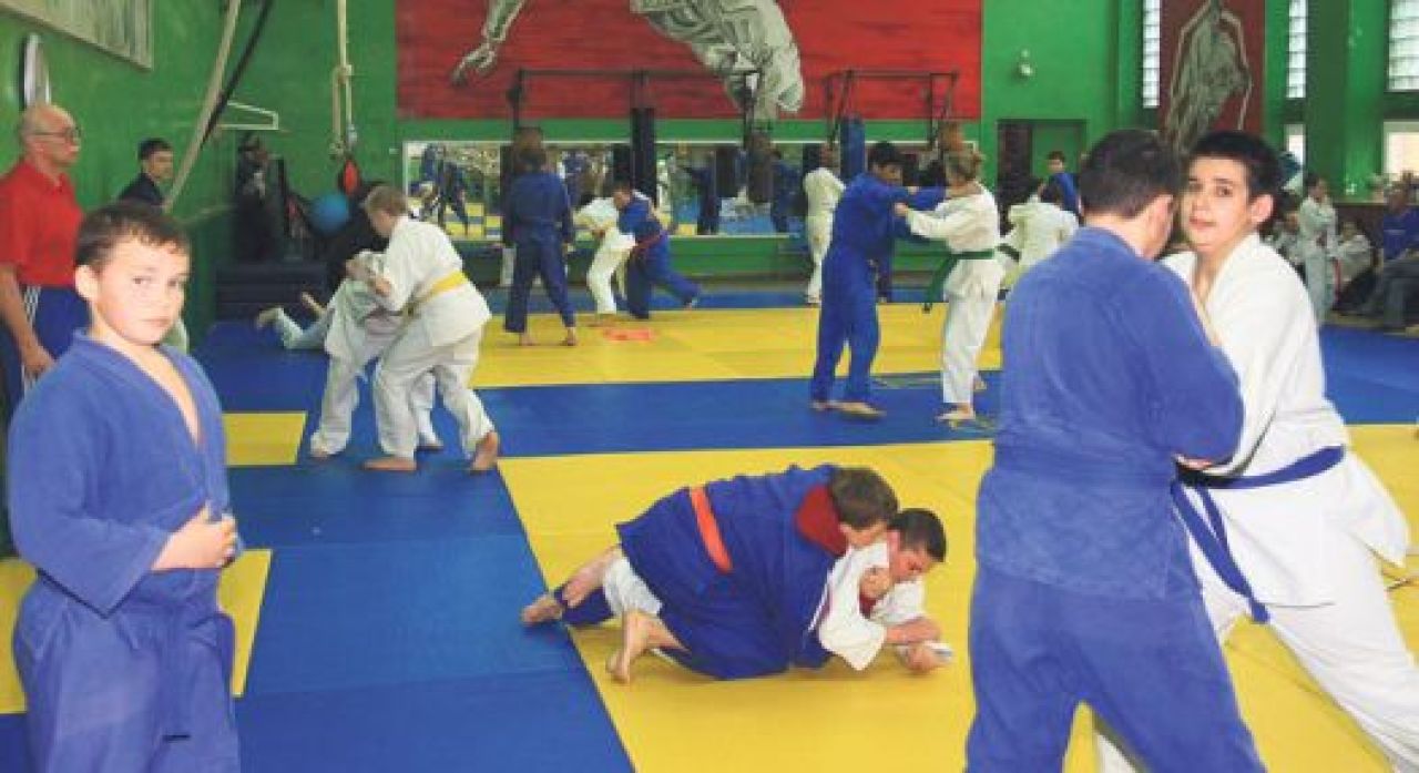 Если спортзал всё-таки закроют, без тренировок останутся около 300 юных спортсменов