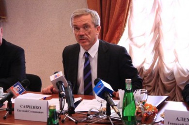 Губернатор Евгений Савченко предложил заносить в чёрный список недобросовестных ...