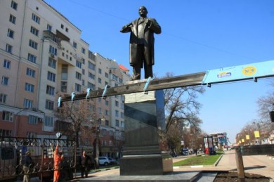 В Белгороде скульптура Ленина переехала на новое место