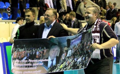 Тренеру на день рождения подарили путёвку в финал