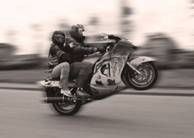 Водителей скутеров заставят получать права