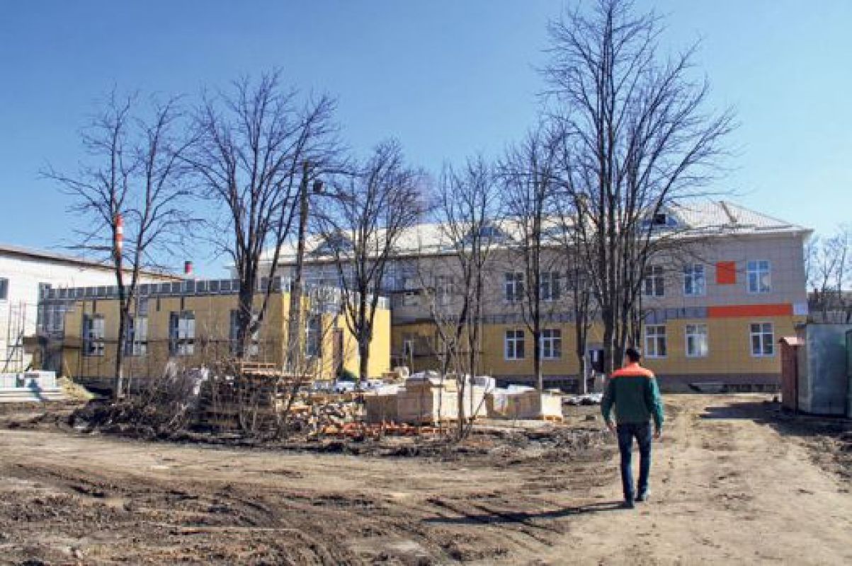 Строительные работы спешно начались сразу после выборов губернатора — осенью прошлого года