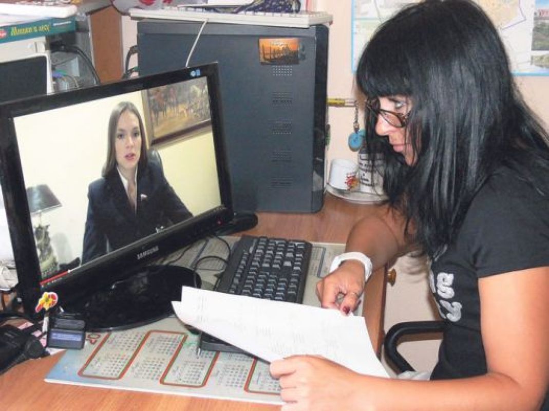 Ольга Ли утверждает, что в СМИ тексты с критикой её обращения публикуются за деньги