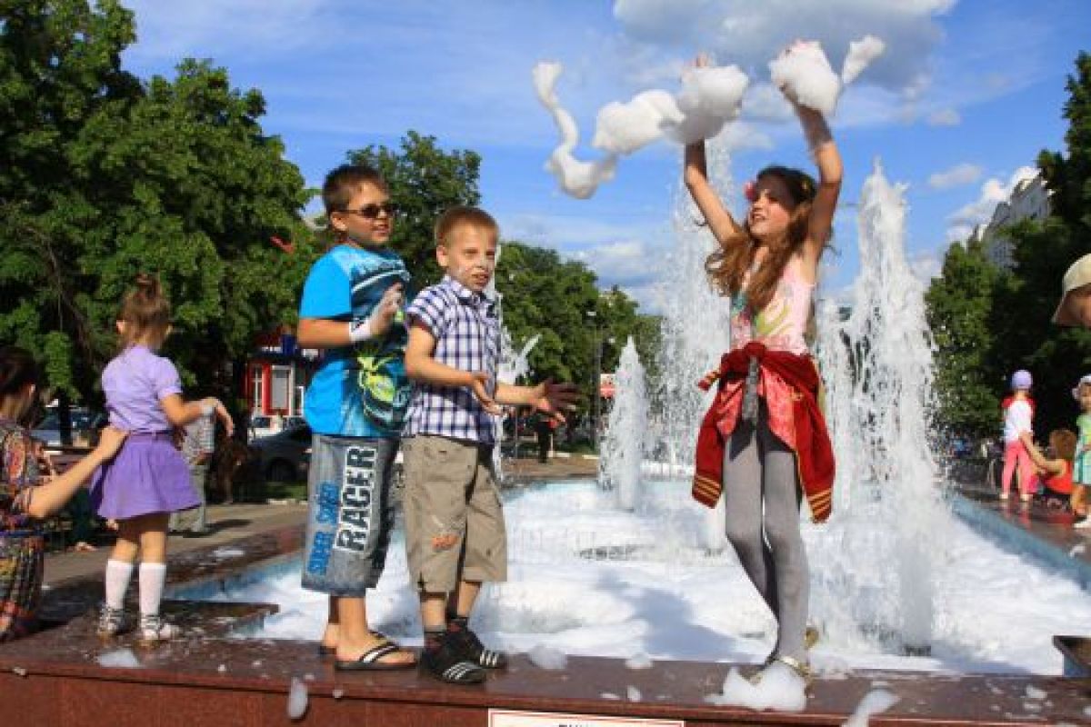 Вчера в Белгороде в фонтан на улице Попова налили пену