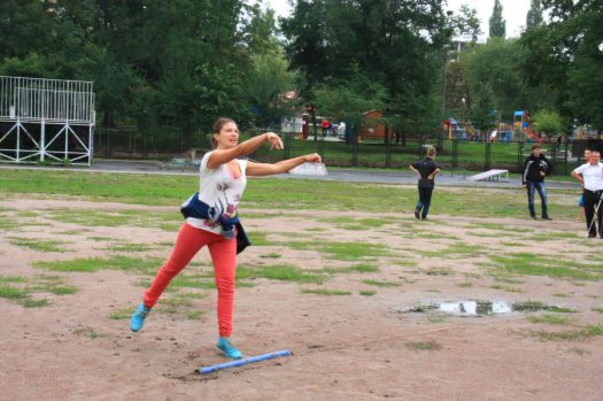 В Белгороде прошёл чемпионат по метанию мобильных телефонов