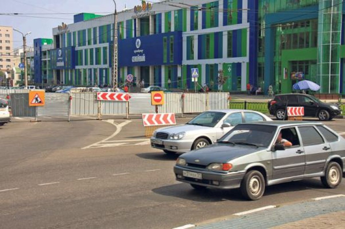 Строительство перехода стало причиной путаницы и заторов на дороге