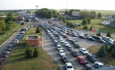 Белгородские пограничники: очереди в «Нехотеевке» снова растут