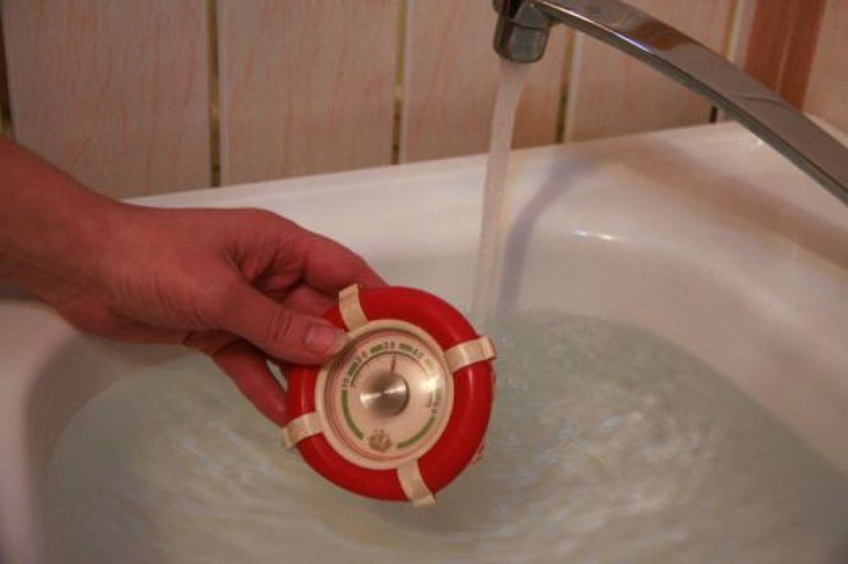 Открывать краны с горячей водой, температура которой вполовину меньше положенного, себе дороже