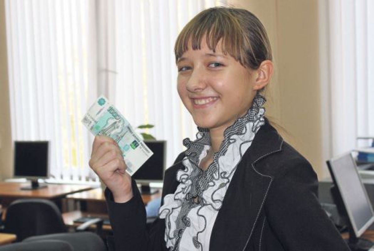 Если хозяин денег не найдётся, вся наличность по закону перейдёт к нашедшей крупную сумму Насте