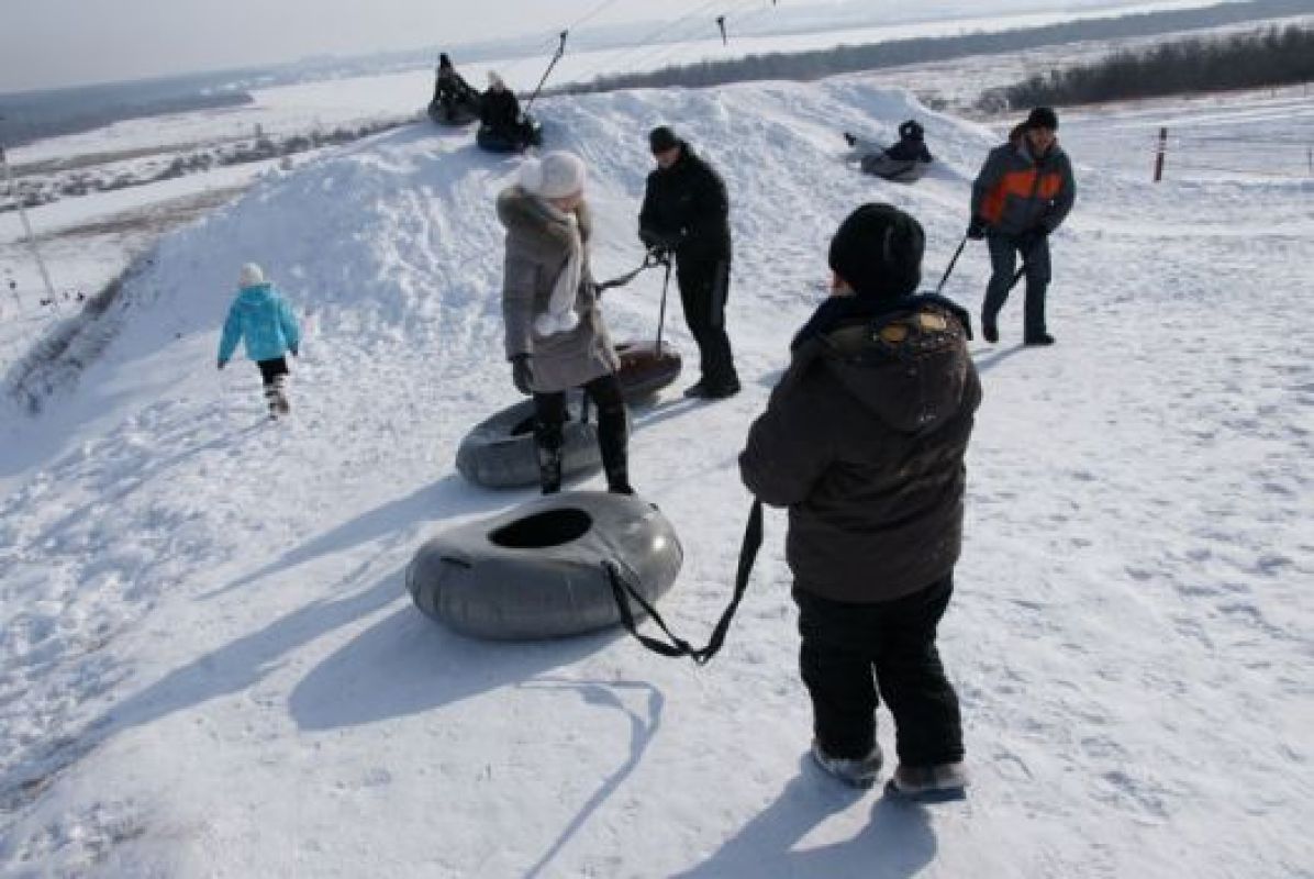 — Мы поедем, мы помчимся на «ватрушках» 
утром ранним!