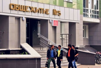 Сотни семей выселят из общежитий