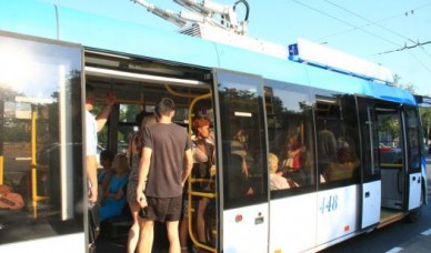 В Белгороде на велосипедиста упал троллейбусный крепежный трос