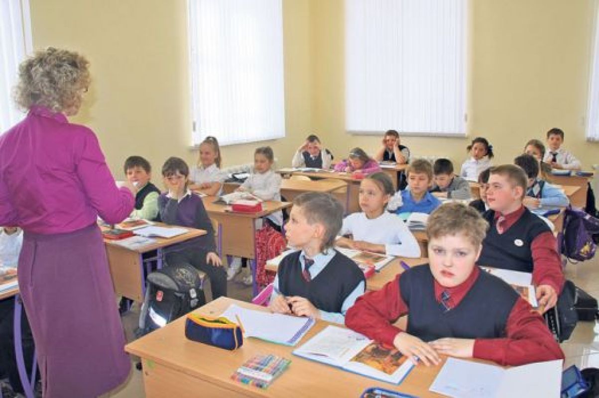 Теперь сделать уроки с учителем на продлёнке смогут только те, кто за это заплатил