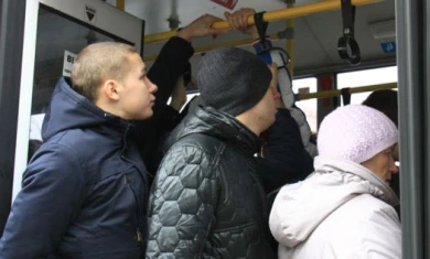 Пассажиров стало больше, транспорта меньше