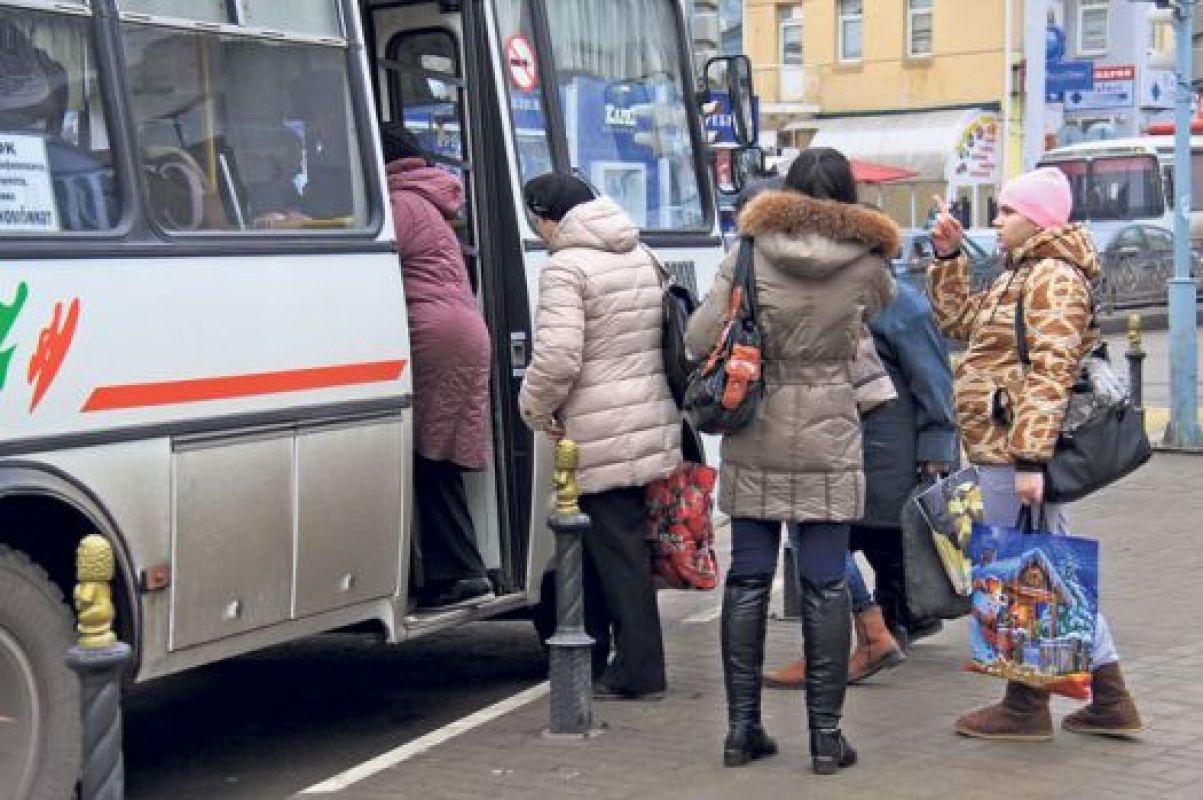Воюя с перевозчиками, власти всё время забывают о людях