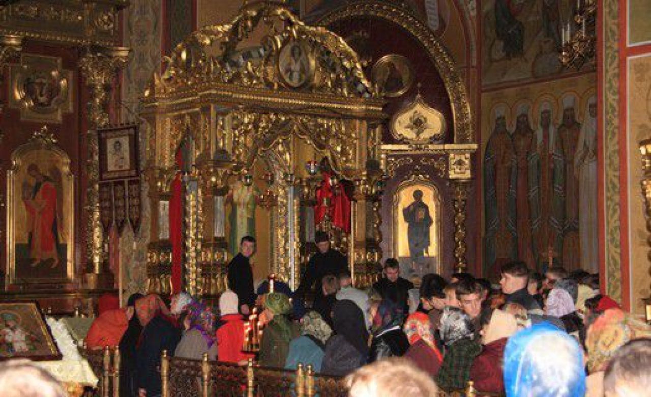 На новогодние праздники в белгородских храмах пройдут богослужения с участием митрополита Иоанна