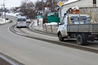 ГИБДД оштрафовала мэрию за колею на дороге