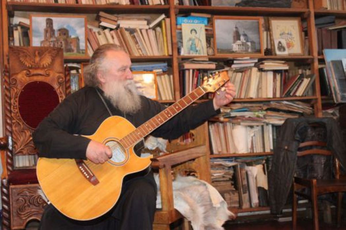 — За песню о расстреле царской семьи меня наградила сама Великая княгиня!