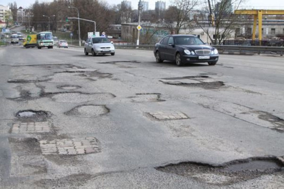 Как показывает практика, на российских дорогах может удержаться только очень устойчивый асфальт, но его пока не изобрели