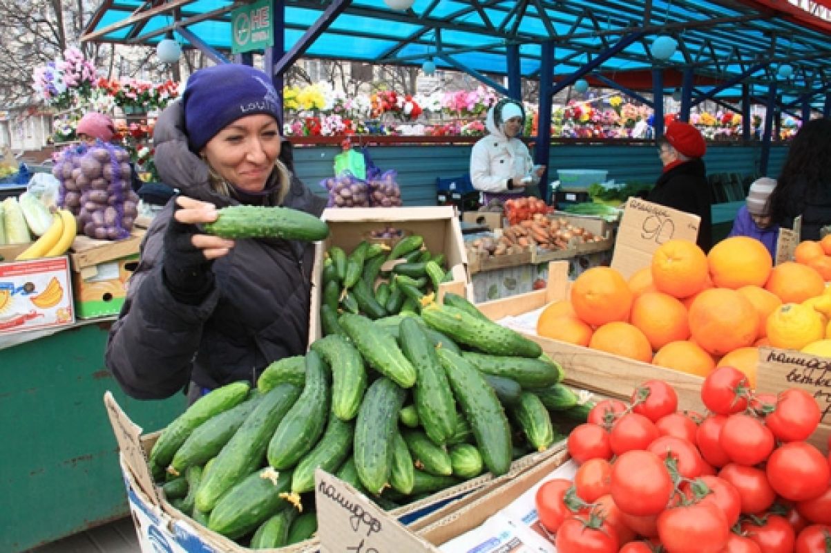 Места на рынке фермерам дают, вот только там весь объём произведённой продукции продать невозможно