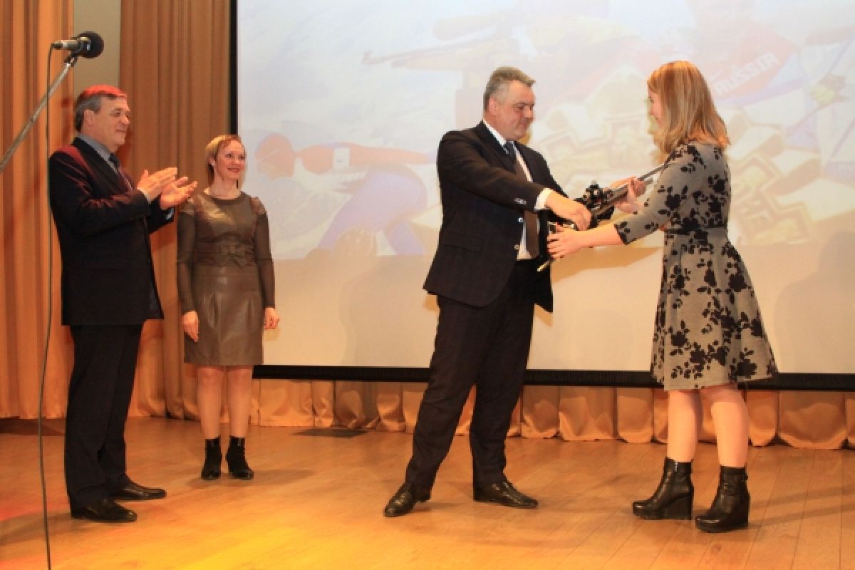 Белгородской спортсменке Анне Жуковой подарили винтовку