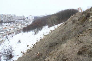 После таяния снежные свалки в Белгороде очистят от мусора