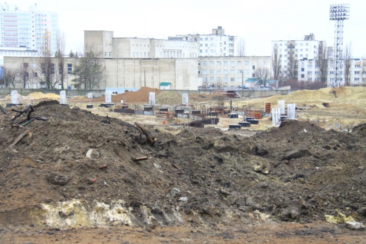 Старый стадион снесли, а вот появится ли
новый — вопрос очень спорный