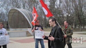 Координатор левого фронта Игорь Цевменко рассказал присутствующим, что его преследуют по политическим причинам. Фото Татьяны Григорьевой