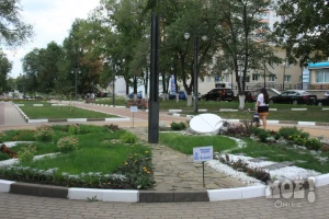 Клумба фармацевтической фирмы «Полисинтез». Фото Алексея Чухланцева