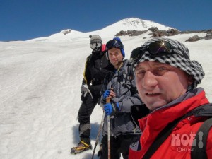 Альпинисты на вершине. Фото из архива Александра Ходова