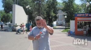 Сотрудник администрации Николай Титов потребовал, чтобы его не фотографировали