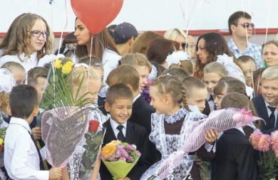 «Учителю и одного букета хватит, а детей нужно спасать»