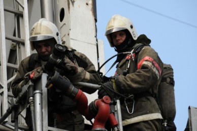 Белгородские пожарные вывели четверых из горящей квартиры