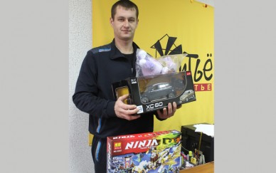 Читатель «Житья-Бытья» принёс подарки для четырёх ребят из Разуменского детского...