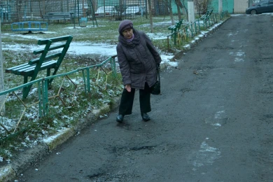 Белгородские тротуары на Садовой выглядят, как щебень от разрушенного асфальта
